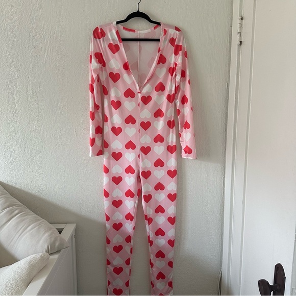 No name Brand fun heart one piece sleepwear - Picture 1 of 11